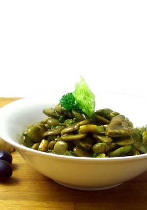Fava Bean Salad (Lebanese Foul Mudammas) রেসিপির প্রধান ছবি
