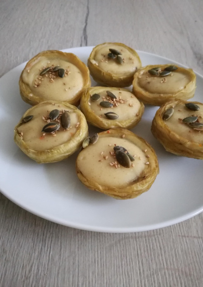 Una foto de Corazones de alcachofas rellenos