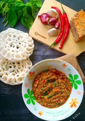 Foto resep Kerupuk banjur sambal oncom 🌸