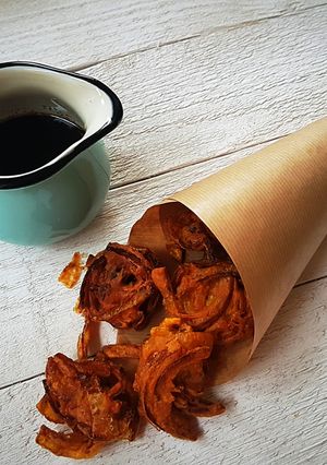 Hagyma pakora tamarind szósszal (vegán, gluténmentes) recept fotója