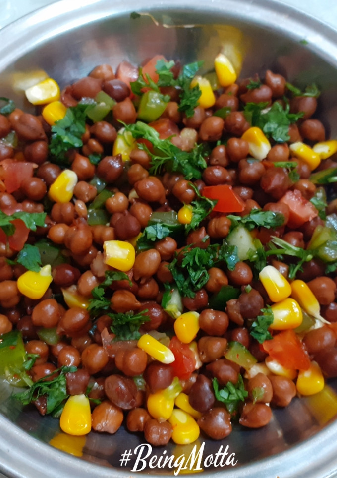 A picture of Kala Chana Salad.