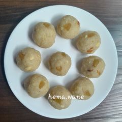 A picture of Rava ladoo(Sooji ladoo).