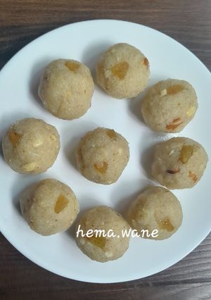 A picture of Rava ladoo(Sooji ladoo).
