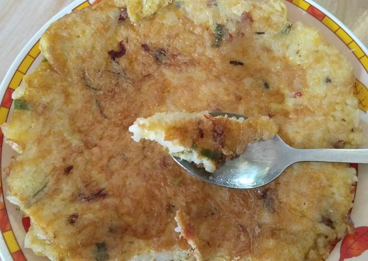 Omelet nasi sederhana