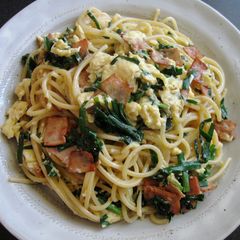A picture of Garlic Chives & Egg Spaghetti.