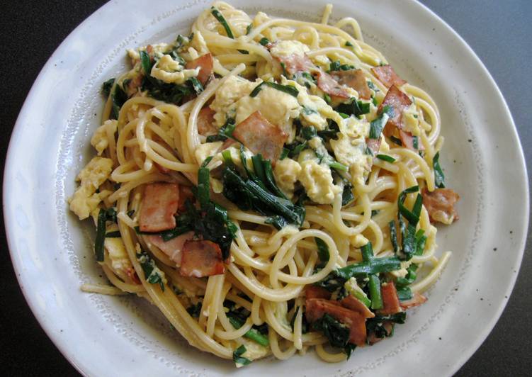 Step-by-Step Guide to Prepare Homemade Garlic Chives &amp; Egg Spaghetti