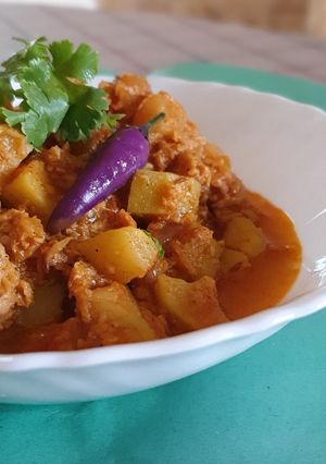 A picture of Zucchini with soya mince.