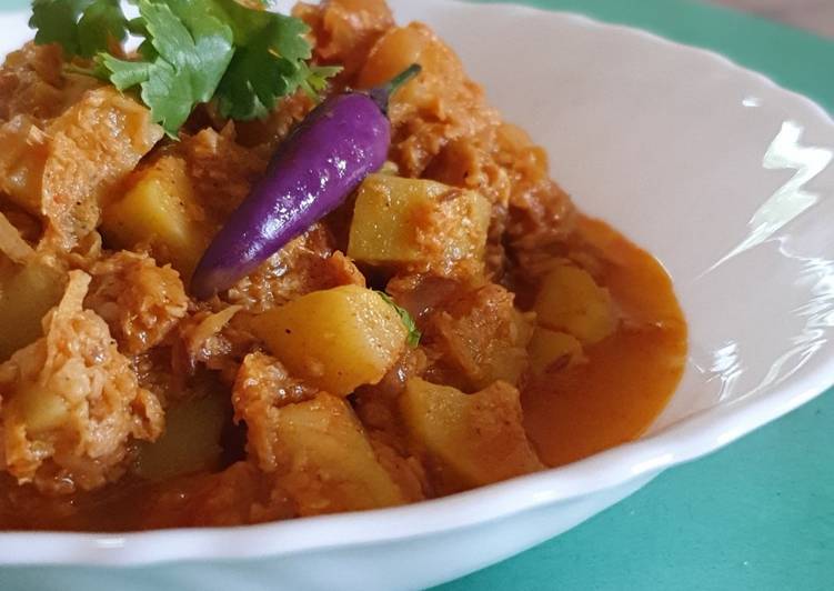 Zucchini with soya mince