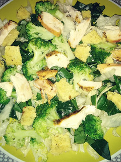 Una foto de Ensalada con pollo