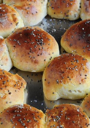 Una foto de Pancitos de Queso con semillas de amapola