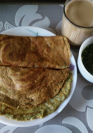 A picture of Pesarattu (Sprouts Moong Dosa).