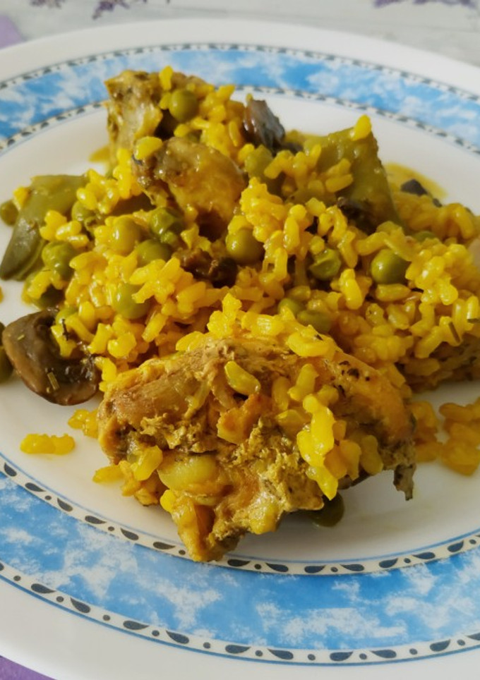 Una foto de Arroz meloso con conejo y verduras
