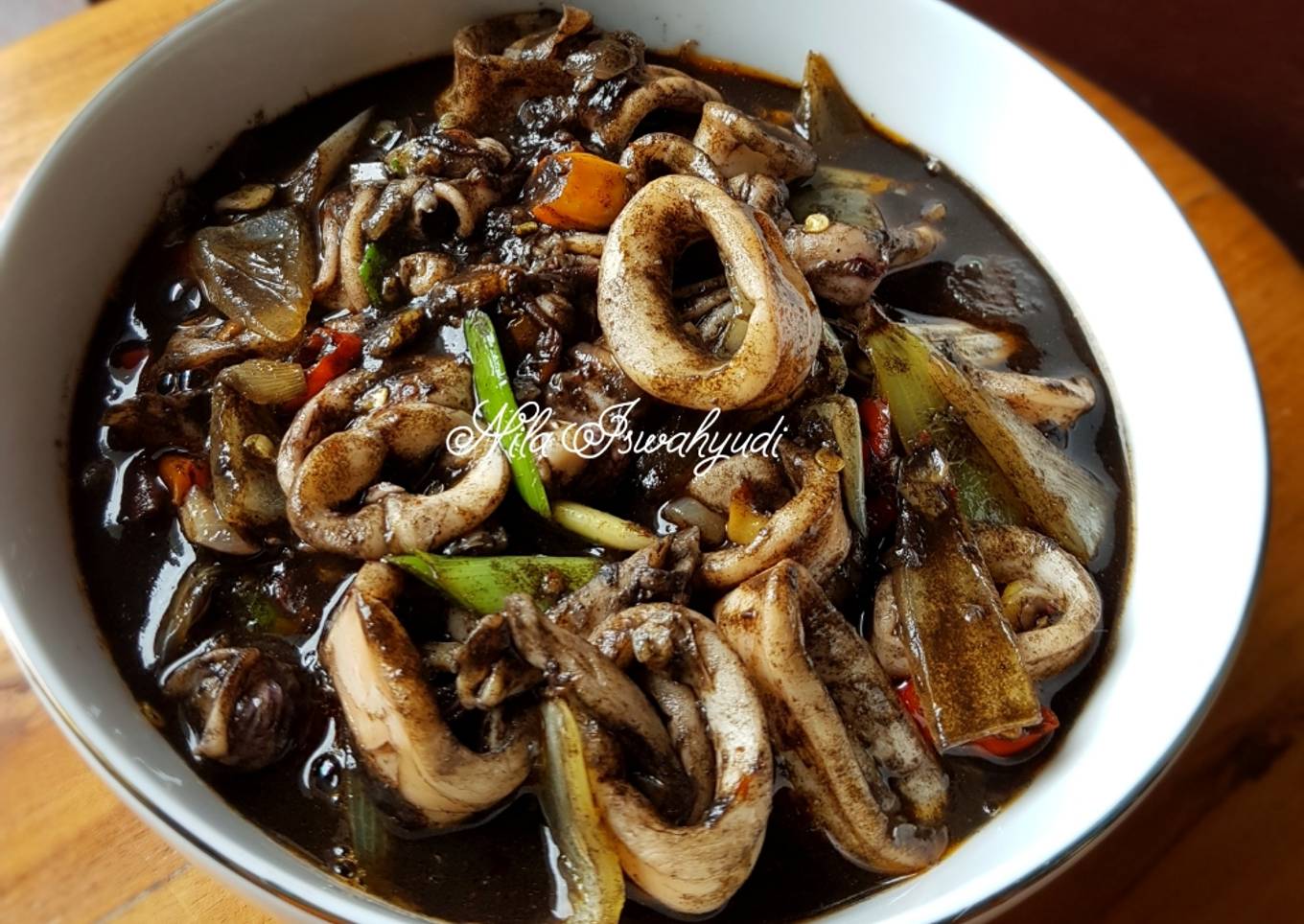 Cumi hitam dengan saus bantal