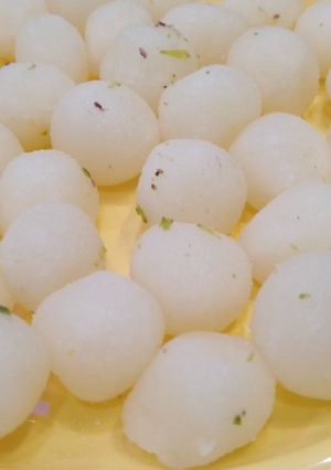 रसगुल्ला (Rasgulla recipe in hindi) रेसिपी मुख्य फोटो