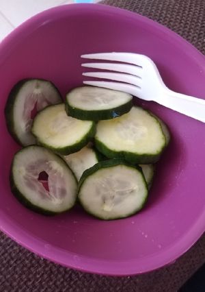 A picture of Homemade Pickled cucumber slices.