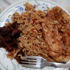 A picture of Noodle, fried eggs and Suya.