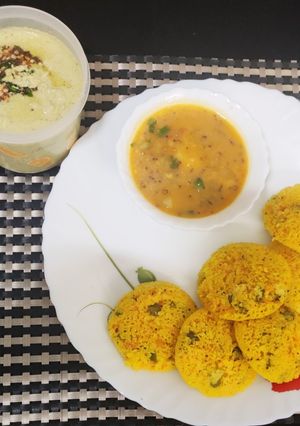 A picture of Masala Rava idli.