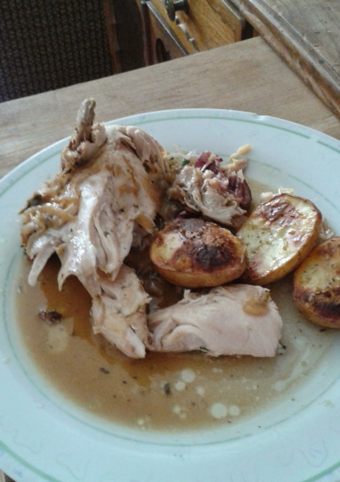 Una foto de Pollo asado en la olla