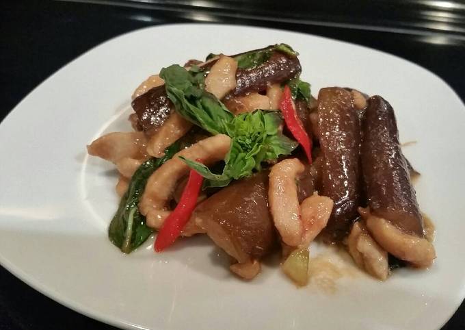 Stir Fry Eggplants with Chicken and Fresh Basil 🍆🌿