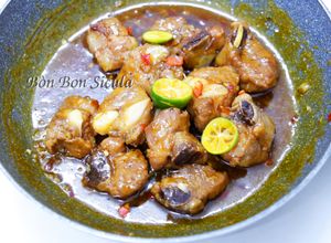 Hình của món Sườn Rim Mắm Tắc Chua Ngọt.