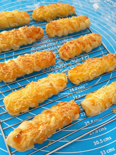 Foto resep Cheese Roll Puff Pastry