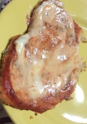 Una foto de Milanesa de pollo caseras (napolitana)
