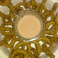 A picture of Rava kurkure rings.