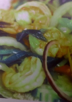 Una foto de Salteado de verduras con camarones en salsa de ostras