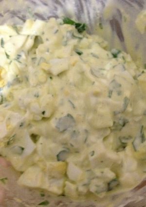 Una foto de Dip de queso crema aceituna y huevo