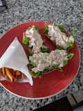 Sándwich de pimentón rostizado y queso crema
