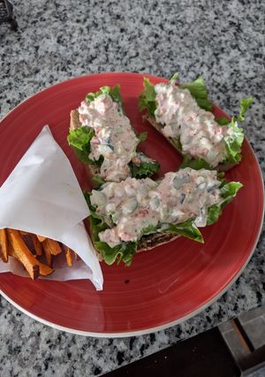 Una foto de Sándwich de pimentón rostizado y queso crema