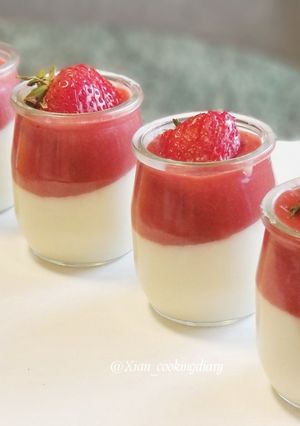Foto resep Vanilla Panna Cotta with Strawberry Sauce
