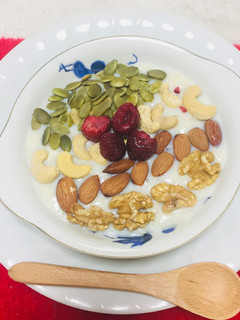Una foto de Smoothie Bowl de Avena con Mix de Frutos Secos!