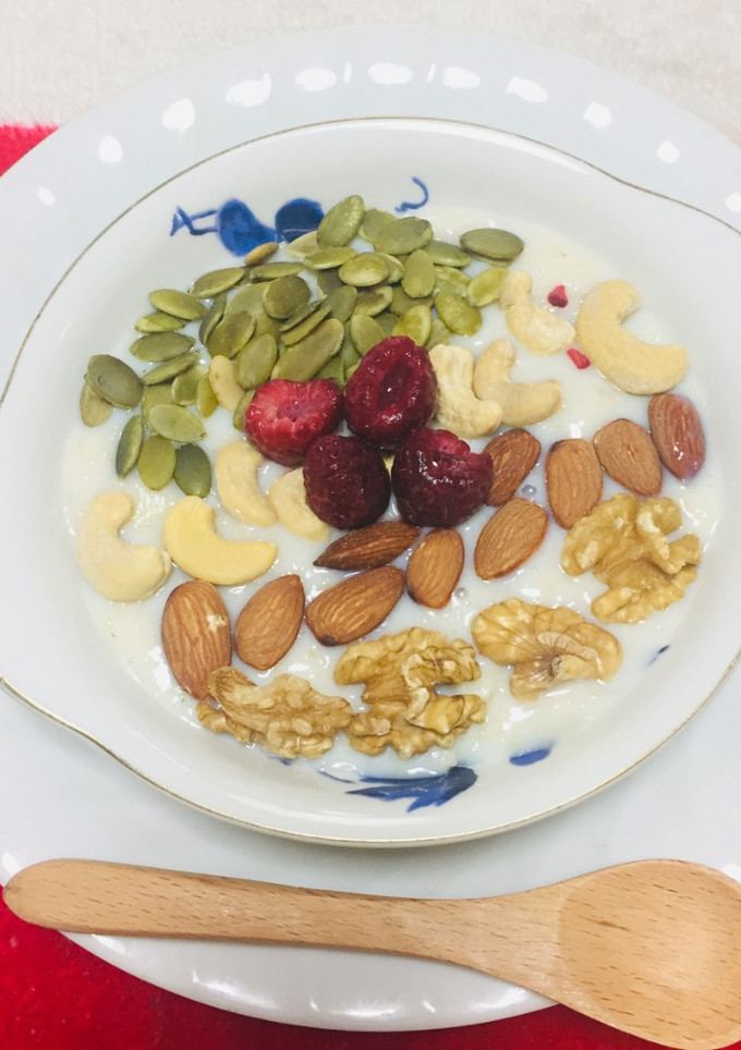 Una foto de Smoothie Bowl de Avena con Mix de Frutos Secos!