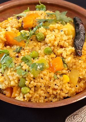 A picture of Broken Wheat upma.