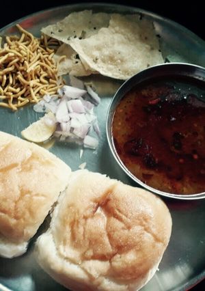 A picture of Misal Pav.