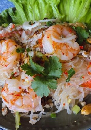 A picture of 🧑🏽‍🍳🧑🏼‍🍳 Thai Salad • Spicy Glass Noodle Salad - Yum Woon Sen | ThaiChef food.