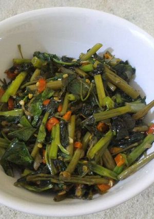 Foto resep Oseng Kangkung Sangat Sederhana #bantumantenbaru