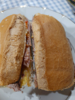 Una foto de Sándwich de pernil