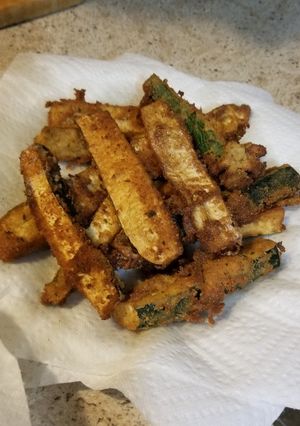 A picture of Parmesan Crusted Fried Green Tomatoes & Zucchini Spears.