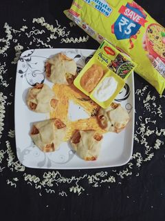 મેગી ઝિંગી પાર્સલ વિથ હરીશા સોસ (Maggi Zingy Parcel With Harissa Sauce Recipe in Gujarati) રેસીપી મુખ્ય ફોટો