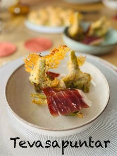 Una foto de Alcachofas con pecorino y jamón 🎄🧀🎄