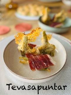 Una foto de Alcachofas con pecorino y jamón 🎄🧀🎄