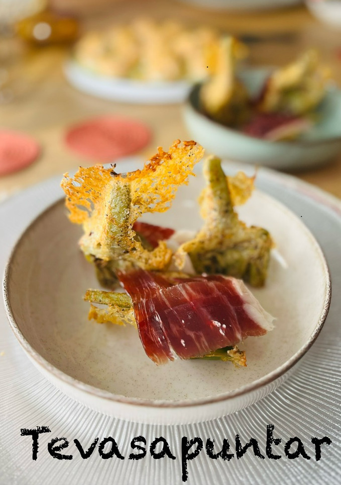 Una foto de Alcachofas con pecorino y jamón 🎄🧀🎄