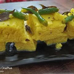 A picture of Khaman Dhokla.