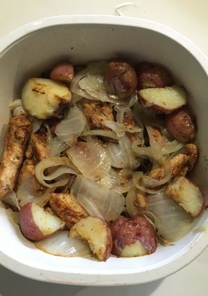 Una foto de Fileticos de Pollo Encebollados