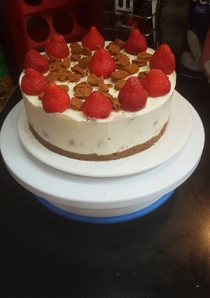 O poză a rețetei Cheescake speculos cu capsuni.