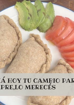 Una foto de Empanadas integrales rellenas de espinaca roquefort y queso