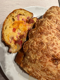 Une photo de Cake tomate, jambon, chorizo et raclette