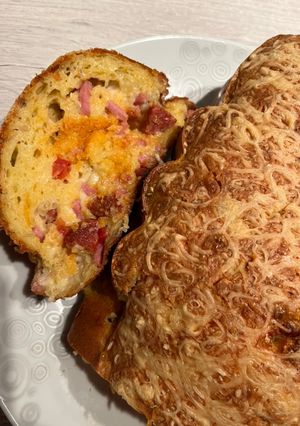 Une photo de Cake tomate, jambon, chorizo et raclette